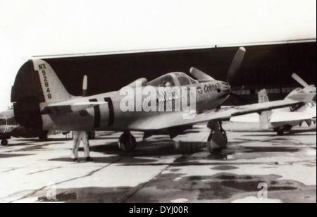 Photographie tirée de l'album de Charles Daniels documentant les National Air races de Cleveland en 1947, mettant en vedette un P-39Q Airacobra. Banque D'Images