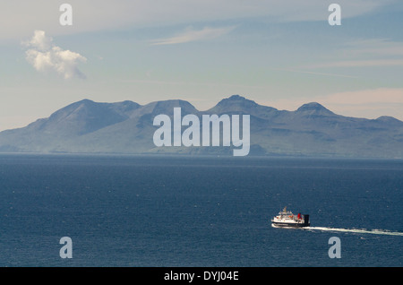 Petites îles service de ferry de partir à rhum et eigg de mallaig Banque D'Images