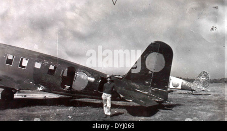 Le Mitsubishi Ki-57, un avion de transport utilisé par le Japon pendant la seconde Guerre mondiale, est représenté dans cette image de la collection de Charles Daniels, représentant les avancées technologiques de l'aviation militaire japonaise. Banque D'Images