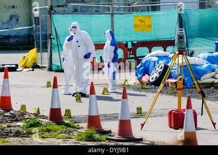 Belfast, Irlande du Nord. 19 avr 2014 - continuent de PSNI enquêter sur le meurtre de l'ancien chef de l'IRA de la continuité, Tommy Crossan, qui a été tourné à plusieurs reprises au cours de l'activité combustible sa famille. Crédit : Stephen Barnes/Alamy Live News Banque D'Images