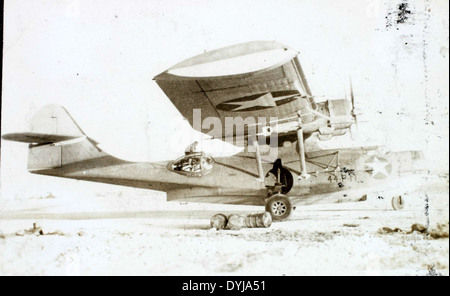 Le VB-102 était un escadron de patrouille de l'US Navy qui exploitait l'avion amphibien Consolidated PBY-5A Catalina pendant la seconde Guerre mondiale. L'escadron, connu sous le nom de Pelicans d'Or, était crucial dans les missions de patrouille maritime et de recherche et sauvetage sur le théâtre Pacifique. Banque D'Images