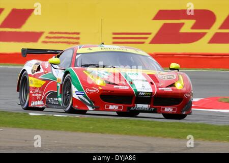 Silverstone, UK. Apr 19, 2013. AF Corse Ferrari F458 Italia LMGTE Pro conduit par Davide Rigon (ITA) et James Calado (GBR) pendant les qualifications pour le round 1 du Championnat du monde d'Endurance de Silverstone. Credit : Action Plus Sport/Alamy Live News Banque D'Images