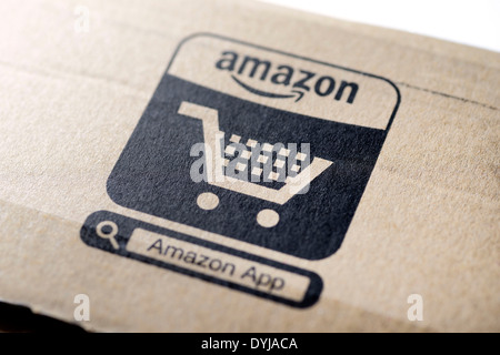 Amazon emballage avec panier, Amazon-Verpackung mit Einkaufswagen Banque D'Images