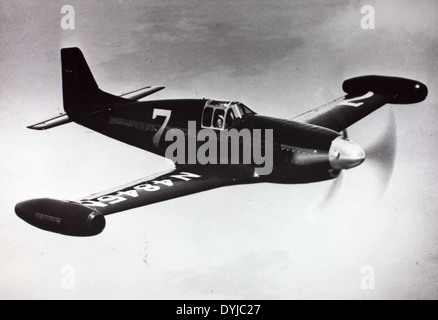 Le North American P-51C Beguine était un P-51 Mustang hautement modifié, l'un des chasseurs les plus emblématiques de la seconde Guerre mondiale. Il remporte la course Sohio Trophy Race en 1949 mais s'écrase tragiquement lors d'un vol ultérieur, tuant le pilote Bill Odom et deux autres. Banque D'Images