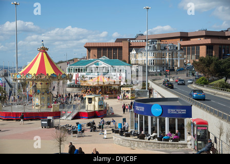 Front de mer de Bournemouth au début de la saison 2014 Banque D'Images