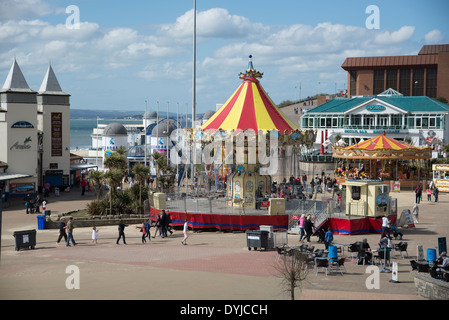 Front de mer de Bournemouth au début de la saison 2014 Banque D'Images