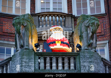 Lego-Weihnachtsmann bei Galeria Kaufhof à Hamburg, Deutschland, Europa Banque D'Images