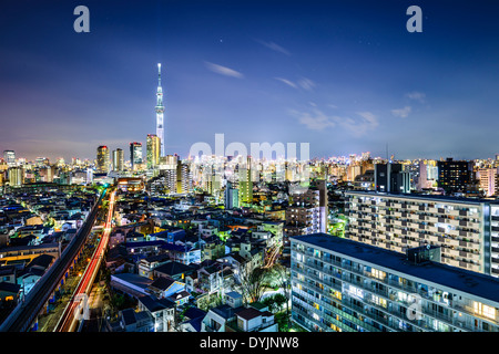 Tokyo, Japon paysage urbain avec la Skytree. Banque D'Images