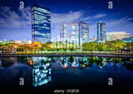 Osaka, Japon business park city skyline Banque D'Images