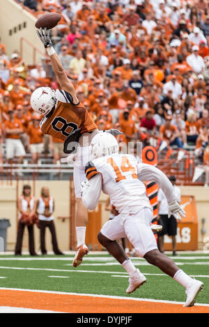 Austin, Texas, États-Unis. 12 Juin, 2012. 19 avril 2104 : Texas longhorns wide receiver Jaxon Shipley (8) ne peut pas faire une capture d'un doigt dans la zone défendue par Chevoski défensif Collins (14) au cours de l'assemblée annuelle de Football Orange-White Texas mêlée à Darrell K Royal-Texas Memorial Stadium à Austin, TX. © csm/Alamy Live News Banque D'Images