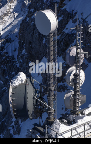 Antennenmast, Sender und Messgeräte auf dem österreichischen Teil der Zugspitze, Bezirk Reutte, Tyrol, Österreich, Europa Banque D'Images