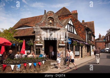 Royaume-uni, Angleterre, East Sussex, seigle, High Street, l'ancien clocher public house Banque D'Images