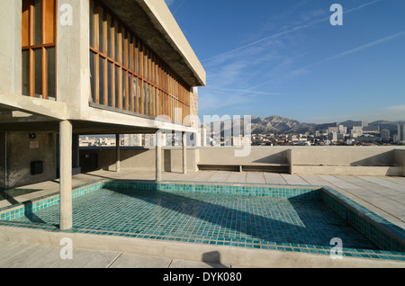 Toit-terrasse & piscine de la Cité Radieuse ou unité d'habitation Le Corbusier Marseille ou Marseille France Banque D'Images