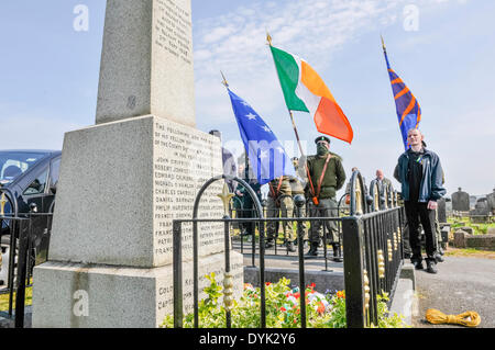 Belfast, Irlande du Nord. 24 avr 2011 - Membre du Parti républicain comme couleur le Sinn Fein commémorer morts Républicaine Irlandaise Banque D'Images