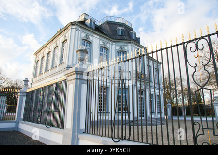 Jagdschloss Falkenlust Bruhl, près de Bonn en Rhénanie du Nord-Westphalie, Allemagne. Banque D'Images