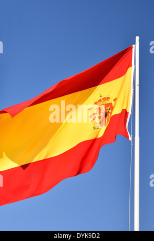 Spanish flag against blue sky Banque D'Images