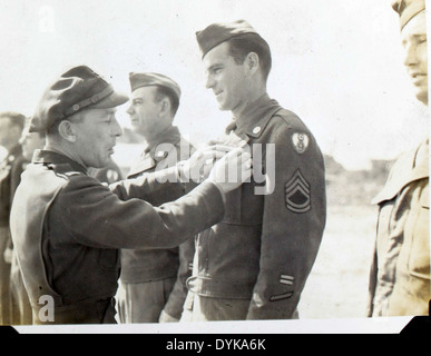 Cette photo de la seconde Guerre mondiale montre le 125e Escadron de liaison, une unité responsable des communications et de la reconnaissance à l'appui des opérations militaires. L'image montre la contribution de l'escadron aux efforts de l'aviation en temps de guerre. Banque D'Images
