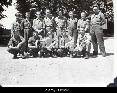Cette image montre le 125e Escadron de liaison pendant la première Guerre mondiale L'escadron a exploité des avions de liaison pour des missions de reconnaissance et de communication, jouant un rôle crucial dans le soutien sur le champ de bataille et la collecte de renseignements. Banque D'Images