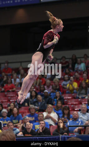 Birmingham, Alabama, USA. Apr 20, 2014. 20 avril 2014 : Minnesota's Lindsay Mable exécute son vault au cours de l'épreuve individuelle Finale de la NCAA 2014 Women's Gymnastics Championships au Birmingham-Jefferson Convention Complex à Birmingham, AL. Kyle Okita/CSM/Alamy Live News Banque D'Images