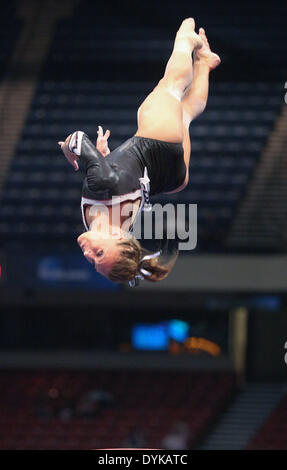 Birmingham, Alabama, USA. Apr 20, 2014. 20 avril 2014 : Arkansas' Katherine Grable exécute son vault au cours de l'épreuve individuelle Finale de la NCAA 2014 Women's Gymnastics Championships au Birmingham-Jefferson Convention Complex à Birmingham, AL. Kyle Okita/CSM/Alamy Live News Banque D'Images