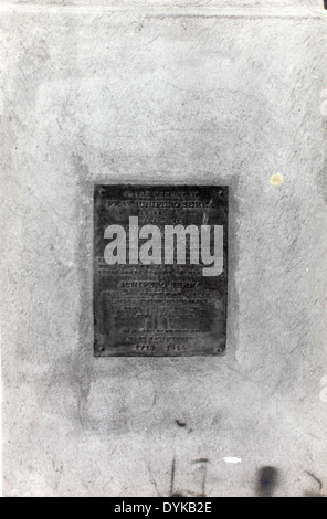 Ce marqueur historique rend hommage à Fray Junipero Serra, un missionnaire espagnol qui a joué un rôle important dans l'histoire de la Californie. Le marqueur est situé près de la mission San Juan Capistrano. Fred H. Morlan, un vétéran de l'Army Air corps, a contribué de manière significative aux débuts de l'histoire de l'aviation. Banque D'Images