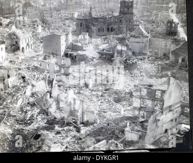 Cette image du 125e escadron de liaison montre le travail de l'unité pendant la première Guerre mondiale. L'escadron a utilisé des avions de liaison pour une variété de rôles, y compris les communications, la reconnaissance et le transport de personnel et de fournitures. Banque D'Images