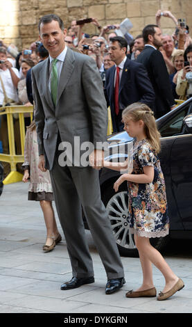 La famille royale d'Espagne assister à la messe de Pâques en la cathédrale de Palma de Majorque, le 20 avril 2014. Banque D'Images