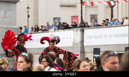 Londres, Royaume-Uni. Apr 21, 2014. La Fête de Saint George, organisé par le maire de Londres Boris Johnson, à Trafalgar Square, Londres, Royaume-Uni Le lundi, 21 avril, 2014. Inspiré par St George's Day's 13e siècle comme une journée nationale de fête, l'événement est célébré avec un coin salon banquet 250 personnes entre Trafalgar Square's iconic fontaines et un marché de producteurs, des stands de nourriture, des activités pour les enfants et de la musique live avec la permission du kiosque à musique Medley avec de jeunes musiciens et chanteurs de concerts, la rue du maire la concurrence. Credit : Cecilia Colussi/Alamy Live News Banque D'Images