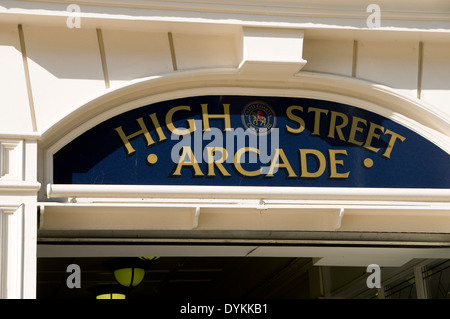 Entrée de High Street Arcade, Cardiff, Pays de Galles du Sud. Banque D'Images