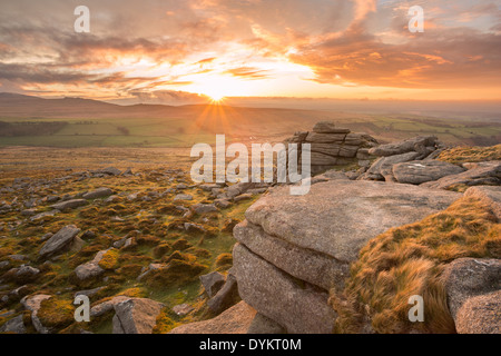 Coucher de soleil depuis plus Tor Belstone Dartmoor National Park Devon Uk Banque D'Images