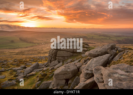 Coucher de soleil depuis plus Tor Belstone Dartmoor National Park Devon Uk Banque D'Images