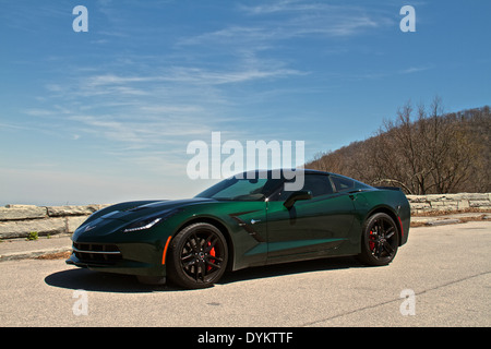 Limerock Green 2014 Corvette Stingray sur le Cherohala Skyway. Banque D'Images