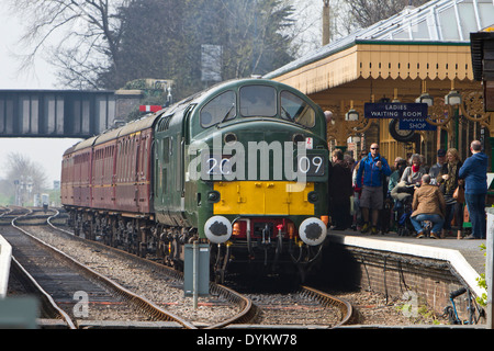 De Sheringham North Norfolk gare ferroviaire, l'exploitation d'une machine à vapeur et diesel service. Banque D'Images