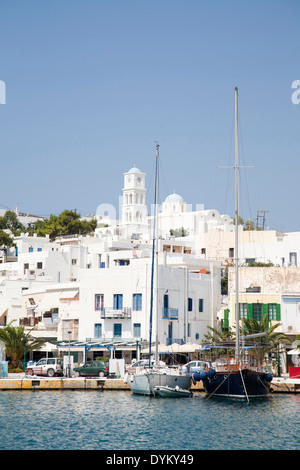 Le village d'Adamas, l'île de Milos, Cyclades, Grèce, Europe Banque D'Images