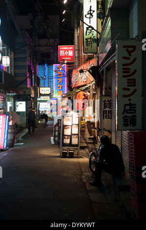 Ruelle à Shimokitazawa, Tokyo, Japon Banque D'Images