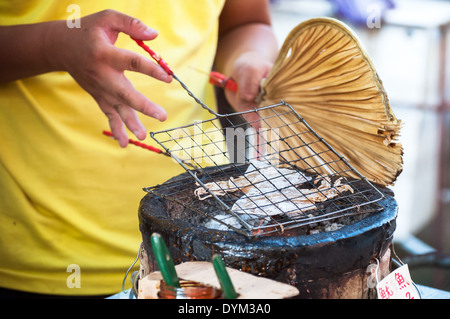 Calmar grillé à Tai O Village de pêcheurs, Hong Kong Banque D'Images