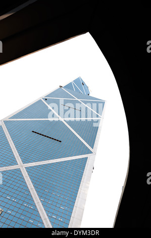 Hong Kong vue la Tour de la Banque de Chine encadrée par flyover Banque D'Images