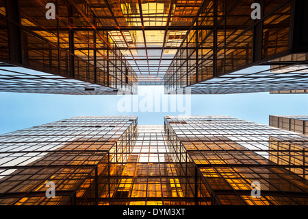 Les immeubles de bureaux en miroir symétrique, Hong Kong Banque D'Images