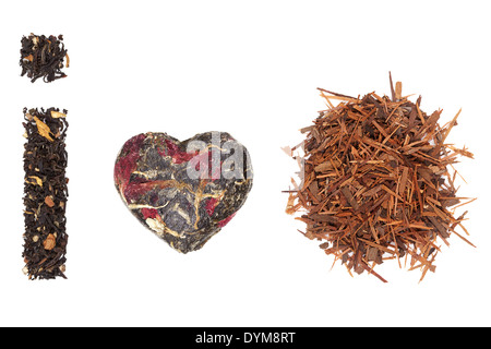 Thé noir earl grey, feuilles de thé vert séchées et tisane lapacho isolé sur fond blanc, vue du dessus. Délicieux plateau verre Banque D'Images