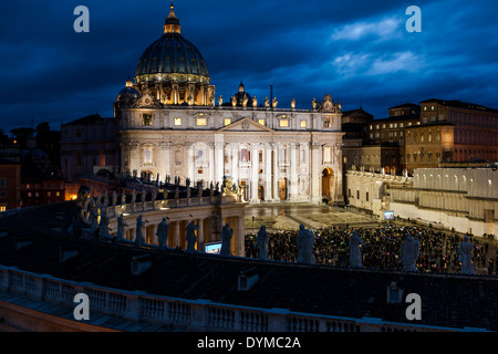 Italie Vatican Rome Basilique St Pierre Nuit Banque D'Images