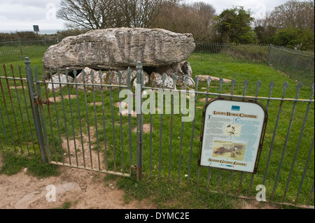 Chambre funéraire néolithique à Lligwy près de Llangefni sur Anglesey au nord du Pays de Galles UK Banque D'Images