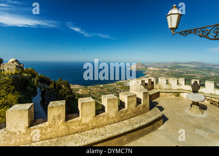 L'ère arabe sarrasine château Pepoli, maintenant un hôtel, dans cette ville historique au-dessus de Trapani à 750m ; Erice, Trapani, Sicile, Italie Banque D'Images