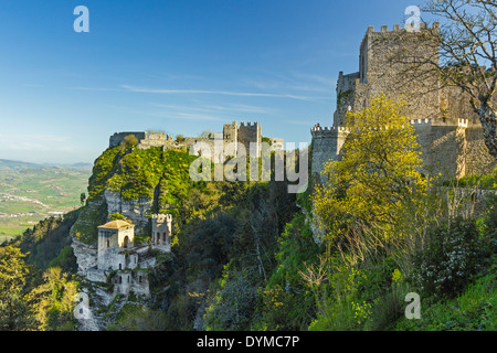 L'ère arabe sarrasine château Pepoli, maintenant un hôtel, dans cette ville historique au-dessus de Trapani à 750m ; Erice, Trapani, Sicile, Italie Banque D'Images