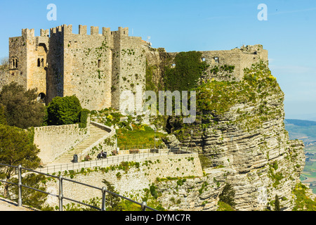 L'ère arabe sarrasine château Pepoli, maintenant un hôtel, dans cette ville historique au-dessus de Trapani à 750m ; Erice, Trapani, Sicile, Italie Banque D'Images