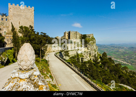 L'ère arabe sarrasine château Pepoli, maintenant un hôtel, dans cette ville historique au-dessus de Trapani à 750m ; Erice, Trapani, Sicile, Italie Banque D'Images