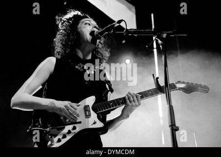 MADRID - Le 22 juin : Saint Vincent (musicien, chanteur-compositeur et multi-instrumentiste), procède au Matadero de Madrid. Banque D'Images