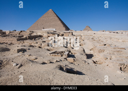 Tombes autour de la grande pyramide de Khéops à El Karnak Temple Le Caire Banque D'Images