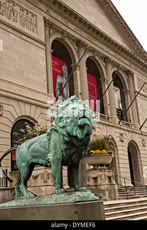 Lions en bronze à l'entrée à l'Art Institute de Chicago, Illinois Banque D'Images