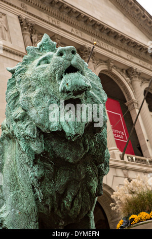 Lions en bronze à l'entrée à l'Art Institute de Chicago, Illinois Banque D'Images