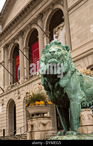 Lions en bronze à l'entrée à l'Art Institute de Chicago, Illinois Banque D'Images